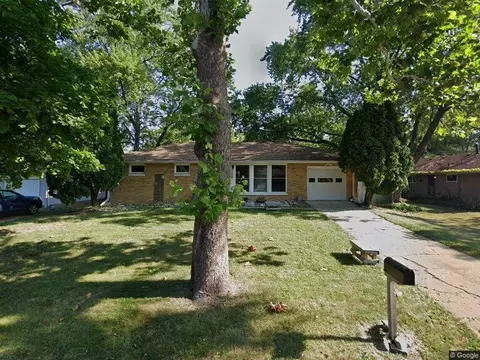 2004 Broadmoor Dr, Champaign, IL 61821