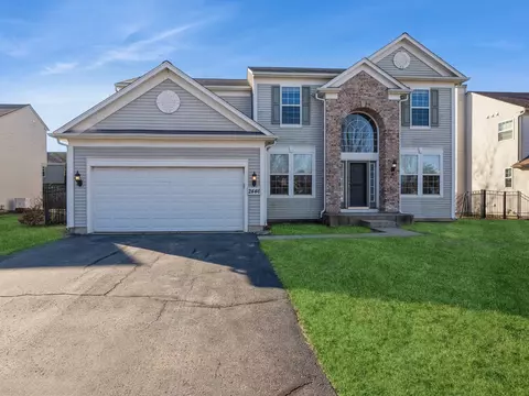 2446 Woodside Dr, Carpentersville, IL 60110