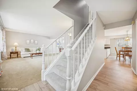5 Pin Oak Ct, Cary, IL 60013 photo 3