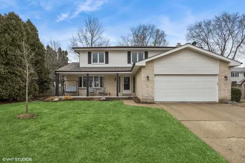 5 Pin Oak Ct, Cary, IL 60013 photo 2