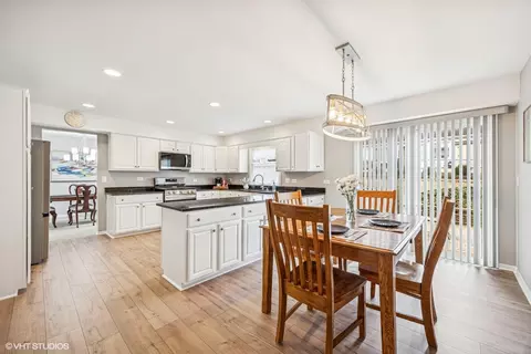 5 Pin Oak Ct, Cary, IL 60013 photo 8