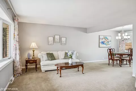 5 Pin Oak Ct, Cary, IL 60013 photo 4