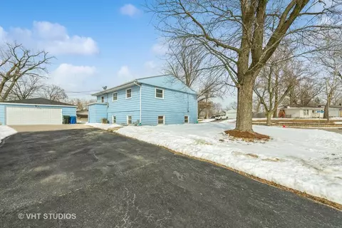 38 Thrush Rd, Carpentersville, IL 60110