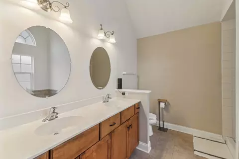 Bath - 12608 Shenandoah Trl, Plainfield, IL 60585 photo 3 of 7