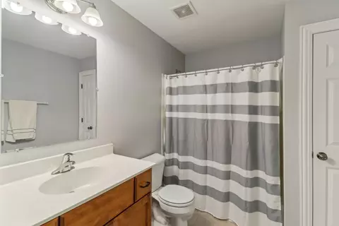 Bath - 12608 Shenandoah Trl, Plainfield, IL 60585 photo 6 of 7
