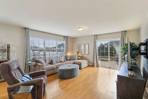 Living - 12608 Shenandoah Trl, Plainfield, IL 60585 photo 2 of 4