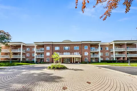 124 Day St #312, Bloomingdale, IL 60108