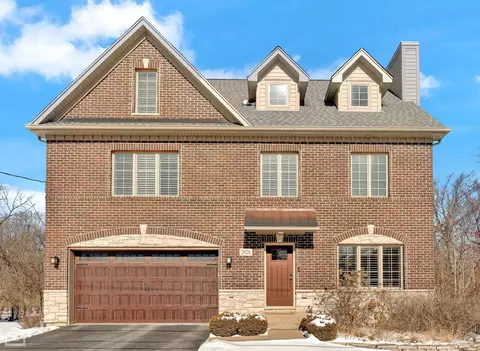 2826 Burlington Ave, Lisle, IL 60532
