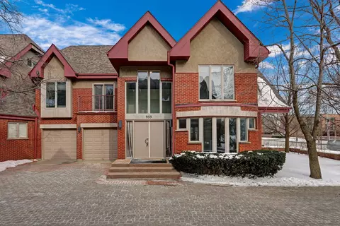 933 Central Ave #6, Highland Park, IL 60035