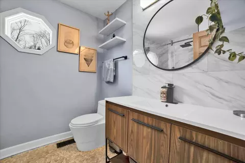 Bath - 2417 Rivermist Ct, Naperville, IL 60565 photo 7 of 8