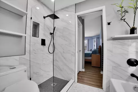 Bath - 2417 Rivermist Ct, Naperville, IL 60565 photo 2 of 8
