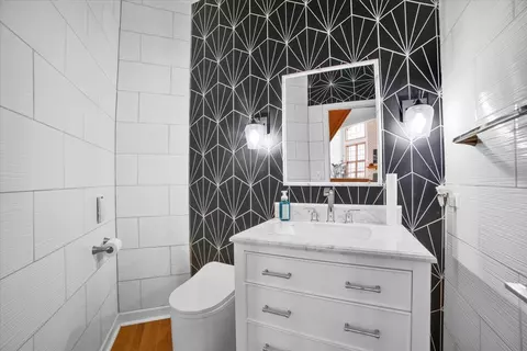 Bath - 2417 Rivermist Ct, Naperville, IL 60565 photo 1 of 8