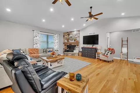 1685 Locust Rd, Morris, IL 60450 photo 4