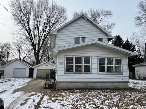 1216 N Roosevelt Ave, Bloomington, IL 61701