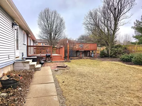 2003 Oakland Ave, Crest Hill, IL 60403 photo 8