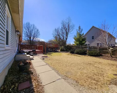 2003 Oakland Ave, Crest Hill, IL 60403 photo 4