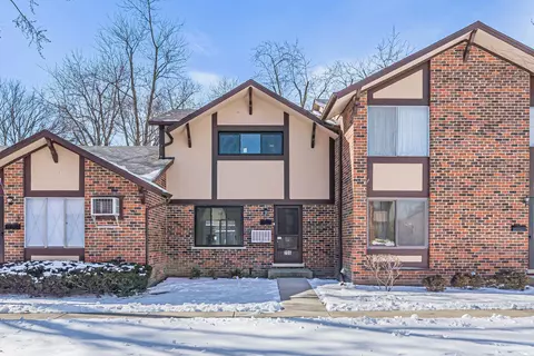 1 S206 Stratford Ln, Villa Park, IL 60181