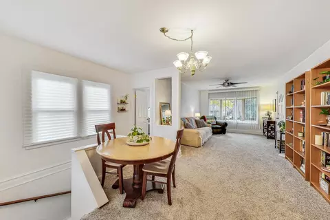 1562 E Algonquin Rd, Des Plaines, IL 60016 photo 9