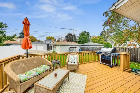 1562 E Algonquin Rd, Des Plaines, IL 60016 photo 35