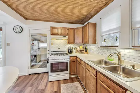 1562 E Algonquin Rd, Des Plaines, IL 60016 photo 14