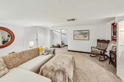 1562 E Algonquin Rd, Des Plaines, IL 60016 photo 27