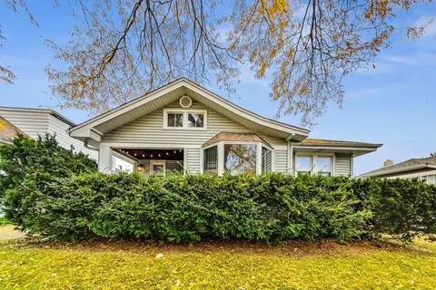 1562 E Algonquin Rd, Des Plaines, IL 60016 photo 2