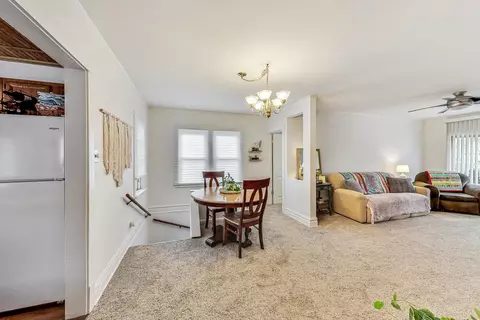 1562 E Algonquin Rd, Des Plaines, IL 60016 photo 10