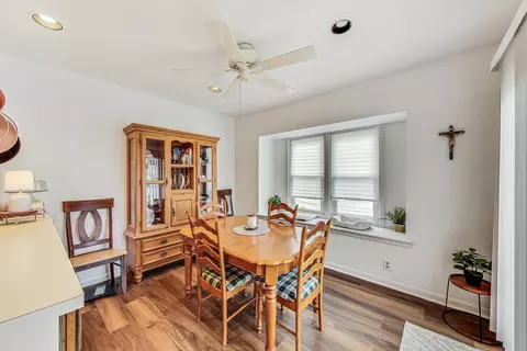 1562 E Algonquin Rd, Des Plaines, IL 60016 photo 16