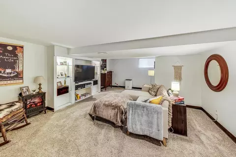 1562 E Algonquin Rd, Des Plaines, IL 60016 photo 26