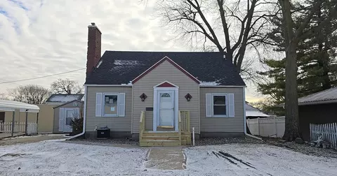 719 N Brinton Ave, Dixon, IL 61021