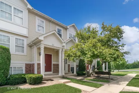 363 Holiday Ln, Hainesville, IL 60073
