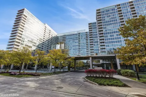 9725 Woods Dr #1109, Skokie, IL 60077