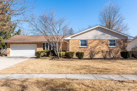 1608 Huntington Rd, Dekalb, IL 60115
