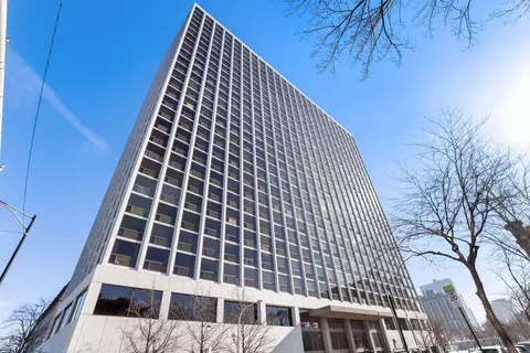 4343 N Clarendon Ave #2318, Chicago, IL 60613