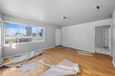 Living - 16159 Wood St, Markham, IL 60428 photo 3 of 3