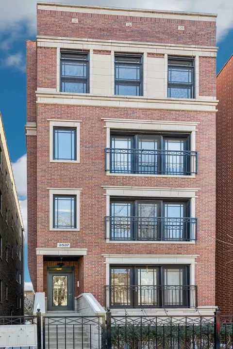 3537 N Wilton Ave #3, Chicago, IL 60657