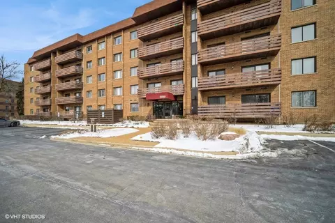 2000 Chestnut Ave #403, Glenview, IL 60025