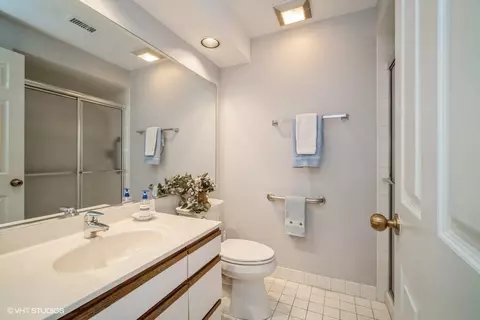 Bath - 2000 Chestnut Ave #403, Glenview, IL 60025 photo 1 of 2