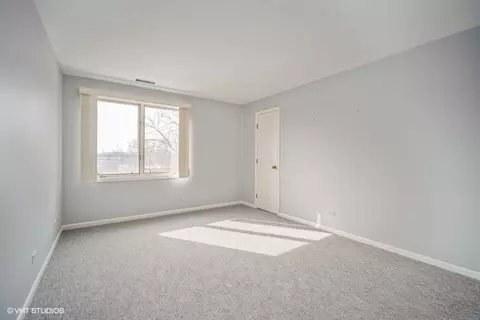 Bedroom - 2000 Chestnut Ave #403, Glenview, IL 60025 photo 2 of 2