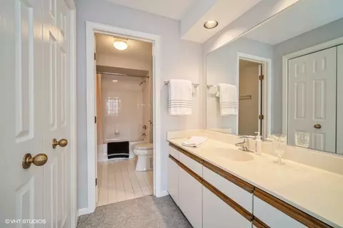 Bath - 2000 Chestnut Ave #403, Glenview, IL 60025 photo 2 of 2