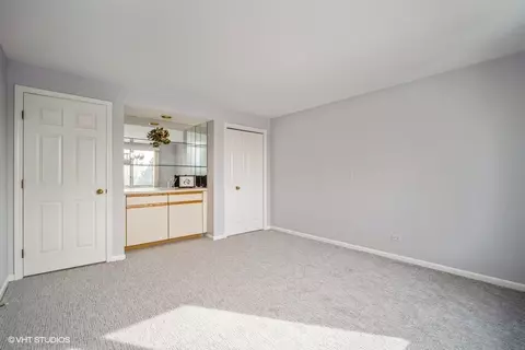 Bedroom - 2000 Chestnut Ave #403, Glenview, IL 60025 photo 1 of 2