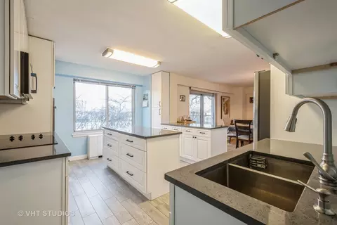 Kitchen - 6933 N Kedzie Ave #116, Chicago, IL 60645 photo 2 of 4