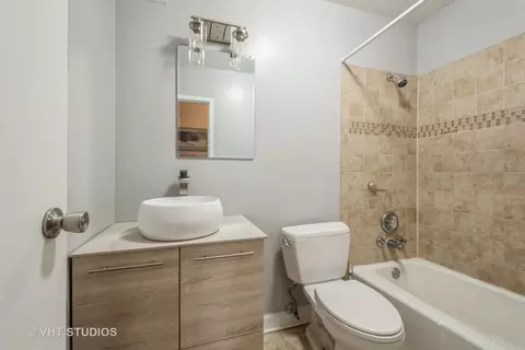 Bath - 6933 N Kedzie Ave #116, Chicago, IL 60645 photo 1 of 3