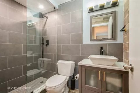 Bath - 6933 N Kedzie Ave #116, Chicago, IL 60645 photo 2 of 3