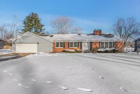 627 Maple Ln, Geneva, IL 60134