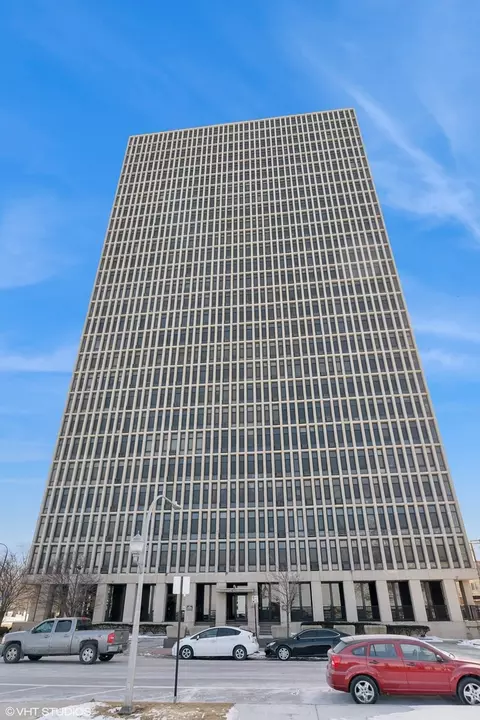 6700 S South Shore Dr #9B, Chicago, IL 60649