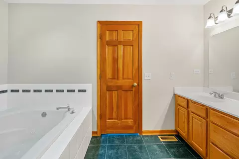 2502 Fox Bluff Ln, Spring Grove, IL 60081 photo 13