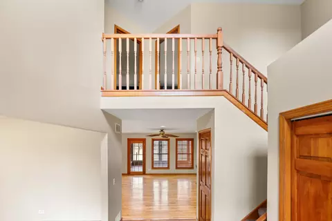 2502 Fox Bluff Ln, Spring Grove, IL 60081 photo 2
