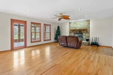 2502 Fox Bluff Ln, Spring Grove, IL 60081 photo 4