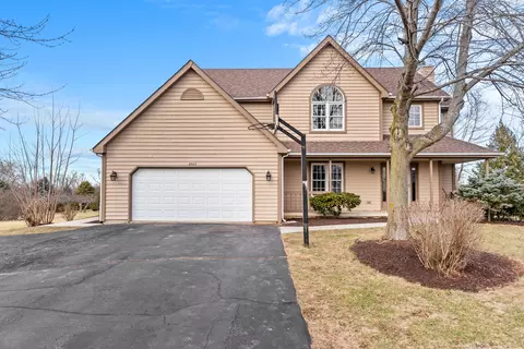 2502 Fox Bluff Ln, Spring Grove, IL 60081
